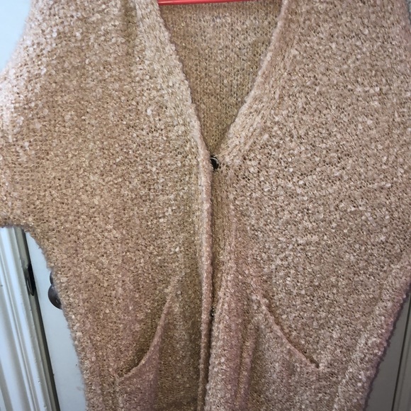 A long beige cardigan - Picture 2 of 6